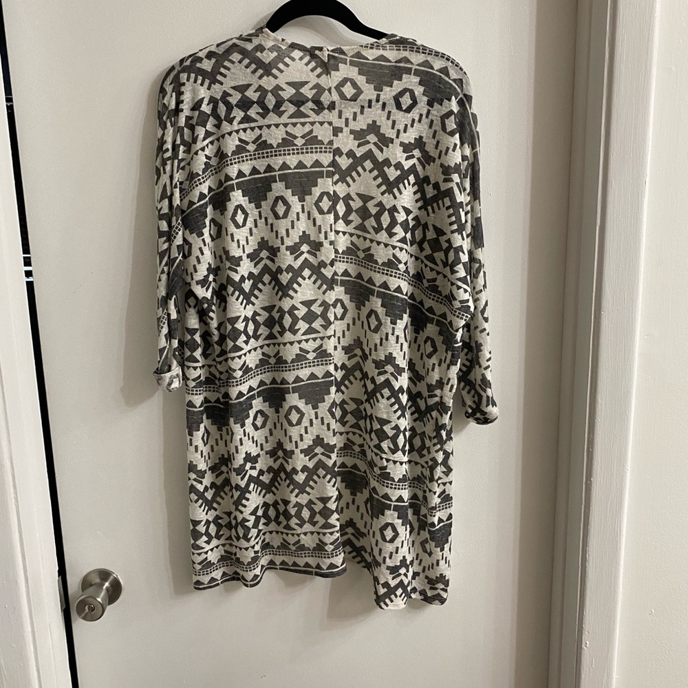 Aztec print kimono size medium - Picture 4 of 5